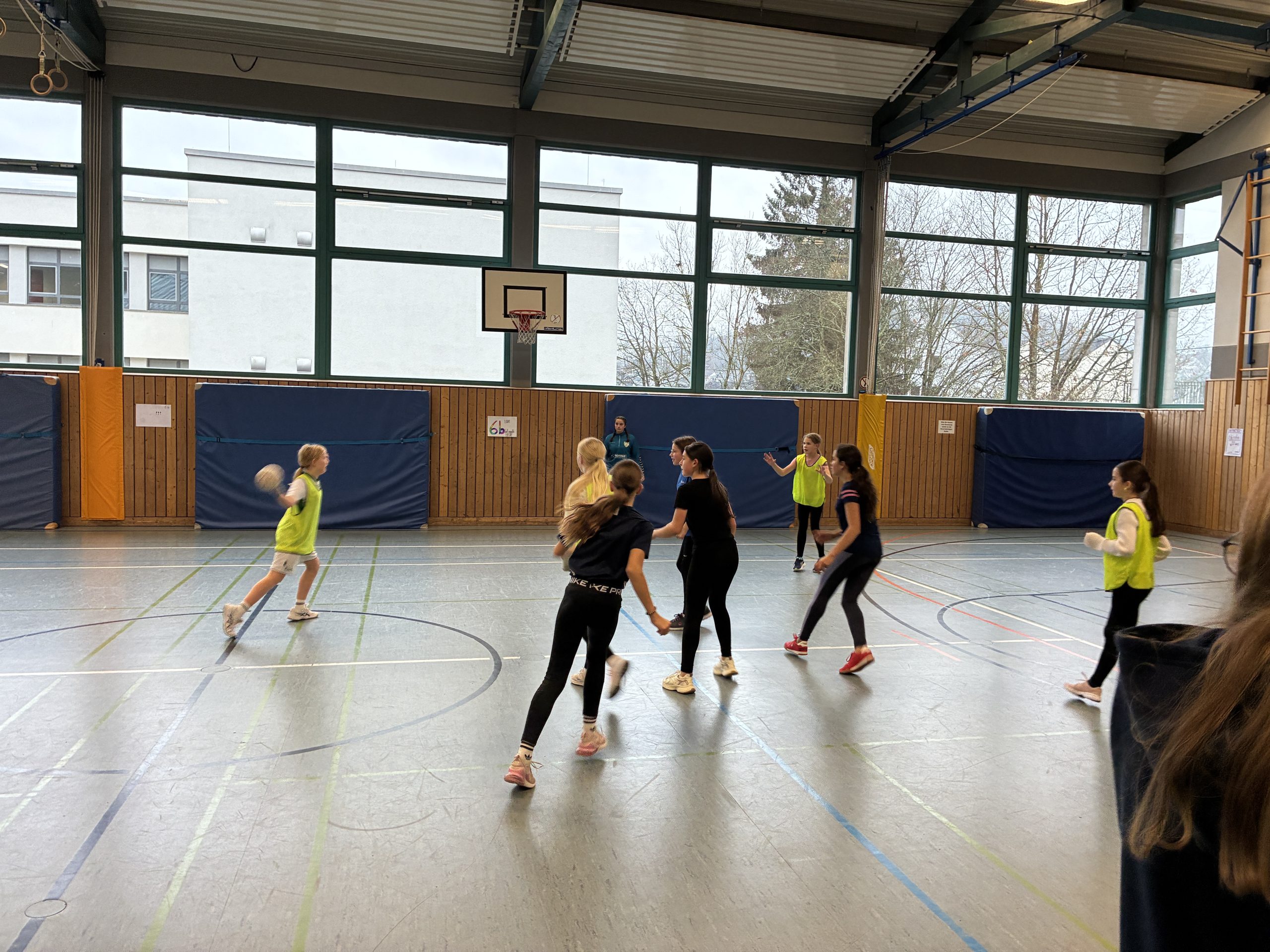 Rasantes Handballturnier der 6er 10 - Gymnasium Bad Lasphe HAndball 14 scaled - Gymnasium Bad Lasphe
