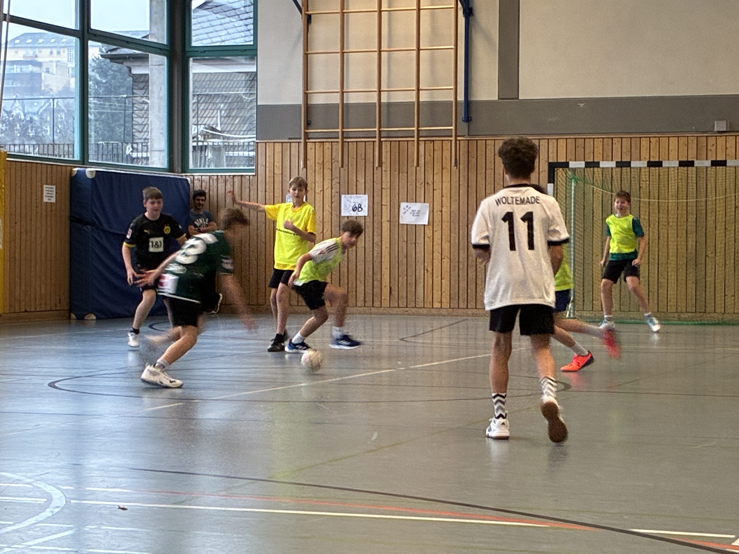 Rasantes Handballturnier der 6er 8 - Gymnasium Bad Lasphe IMG 3572 scaled - Gymnasium Bad Lasphe